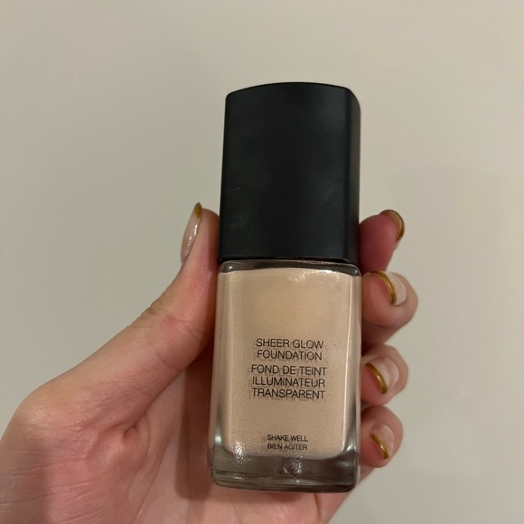 Nars Sheer Glow Foundation Shade Mont-Blanc - Picture 7 of 7